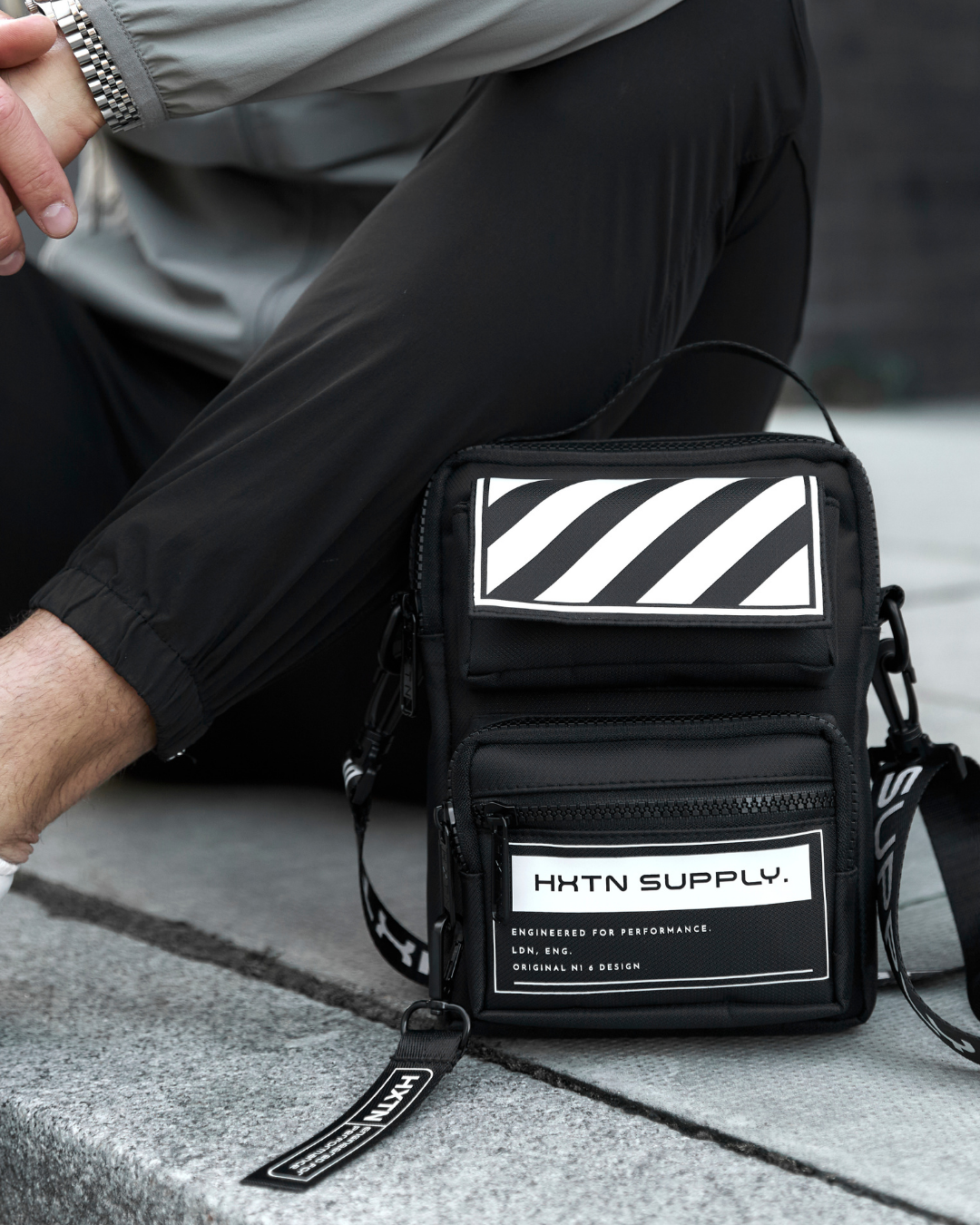 Black Tempo 3L Performance Shoulder Bag