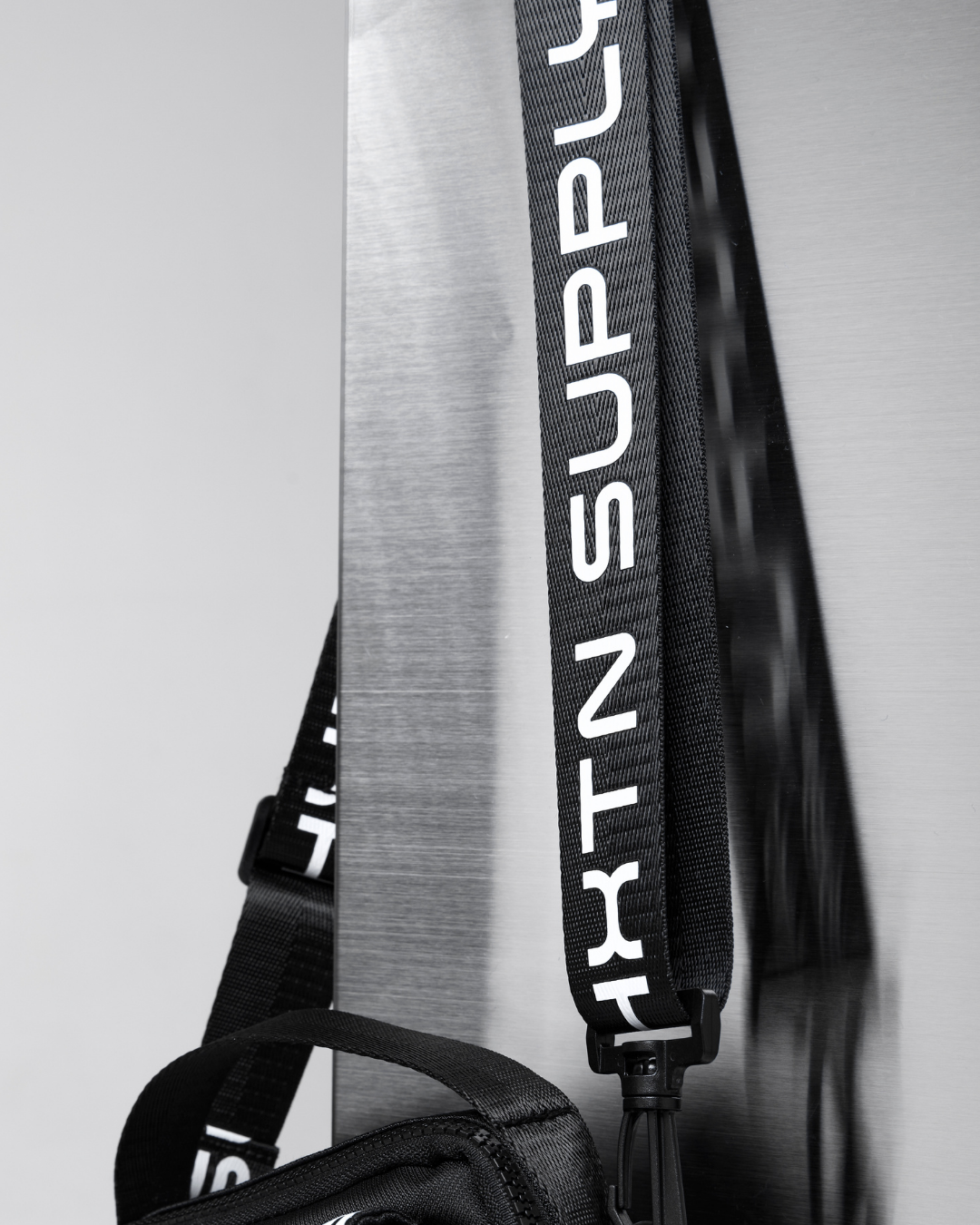 Black Tempo 3L Performance Shoulder Bag